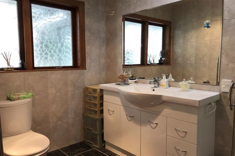 Photo of property in 89 Stottholm Road, Titirangi, Auckland, 0604