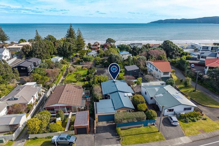 Photo of property in 33 Wharemauku Road, Raumati Beach, Paraparaumu, 5032