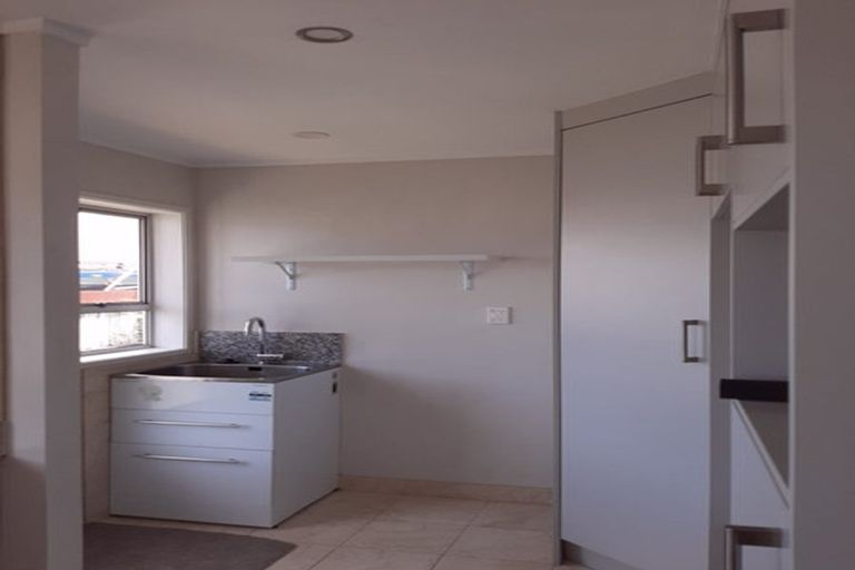 Photo of property in 2/127 Portage Road, New Lynn, Auckland, 0600