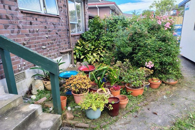 Photo of property in 2/37 Blacklock Avenue, Henderson, Auckland, 0612