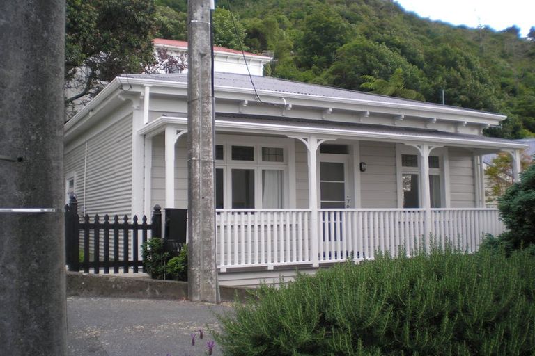 Photo of property in 28 Patanga Crescent, Thorndon, Wellington, 6011