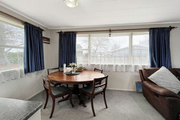 Photo of property in 33 Suzanne Grove, Kelvin Grove, Palmerston North, 4414