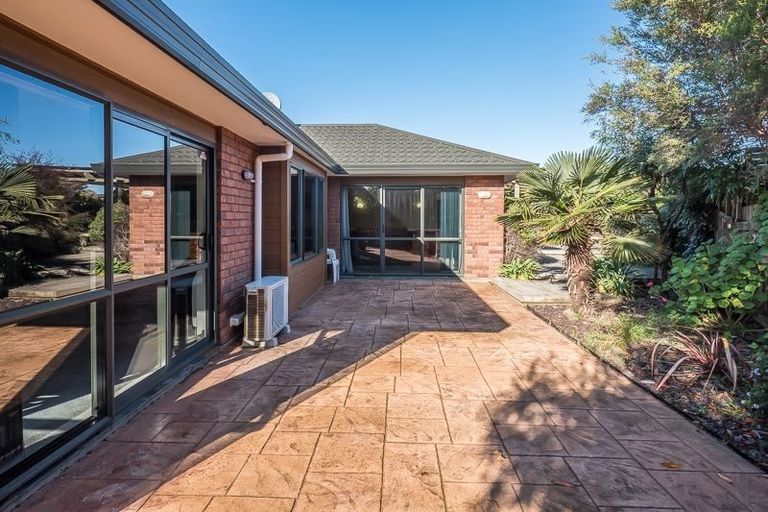 Photo of property in 11 Takahe Drive, Paraparaumu Beach, Paraparaumu, 5032