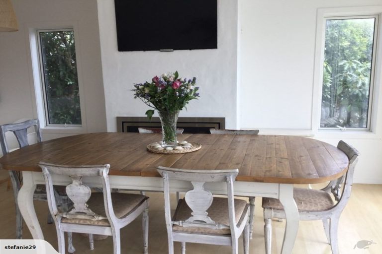 Photo of property in 121 Seaview Road, Piha, New Lynn, 0772