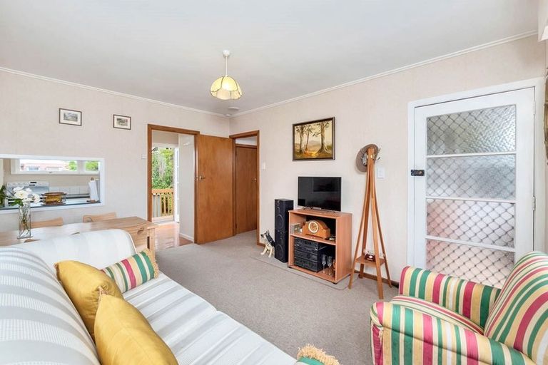 Photo of property in 8 Westward Ho, Glen Eden, Auckland, 0602