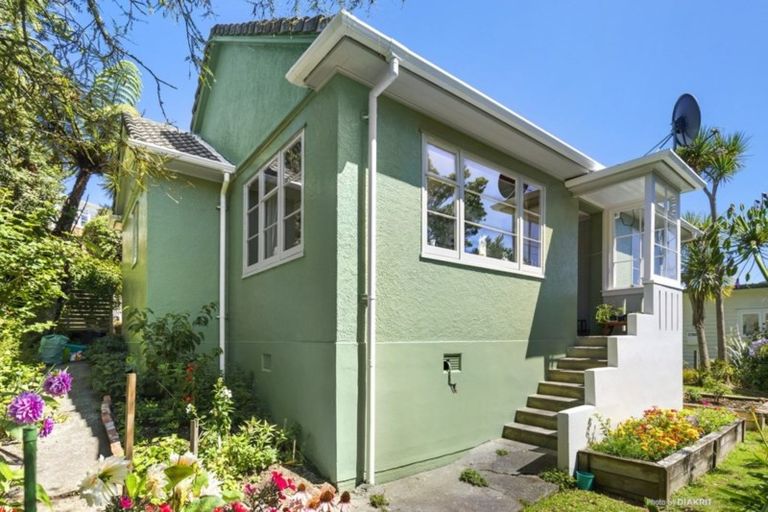 Photo of property in 9 Kaihuia Terrace, Northland, Wellington, 6012