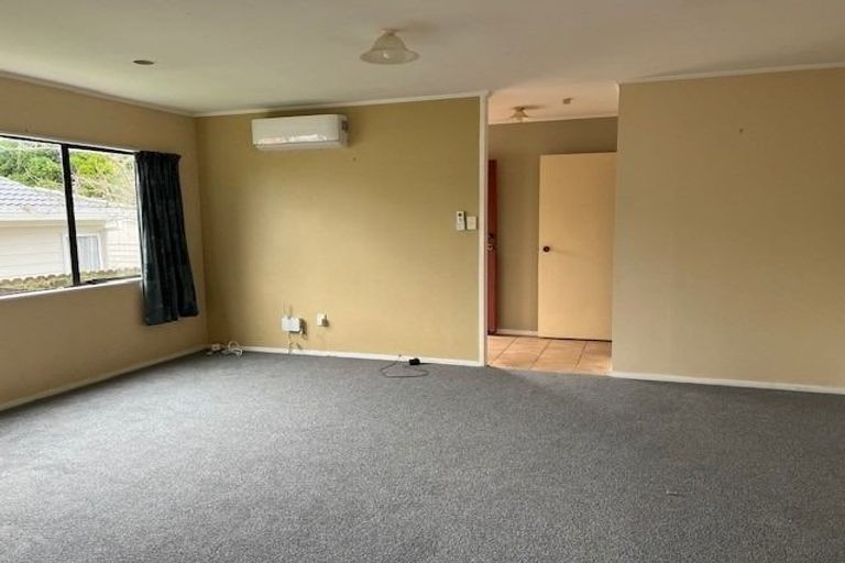 Photo of property in 32 Hassan Drive, Massey, Auckland, 0614
