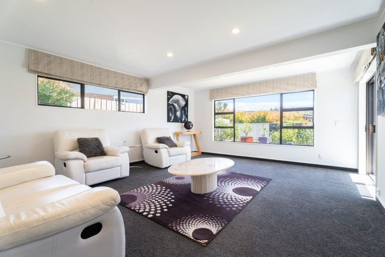 Photo of property in 14 Ronald Woolf Place, Churton Park, Wellington, 6037
