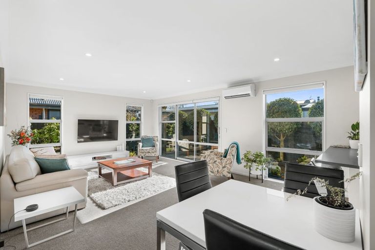 Photo of property in 3/502 Harewood Road, Harewood, Christchurch, 8051