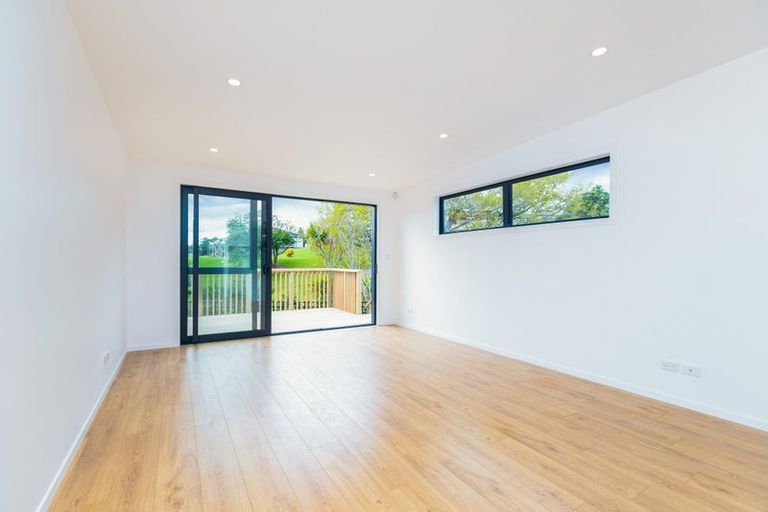 Photo of property in 7 Mokopiko Court, Beach Haven, Auckland, 0626