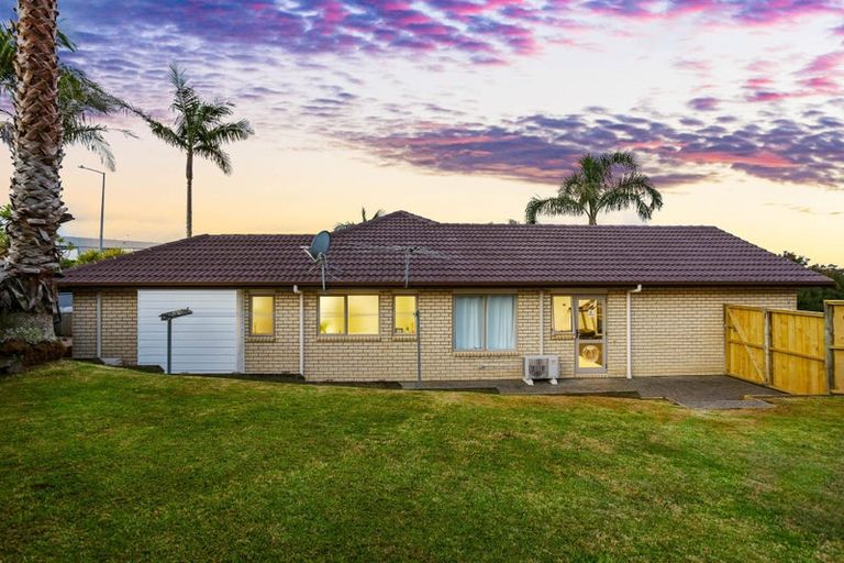 Photo of property in 23 Cinnabar Place, Westgate, Auckland, 0614