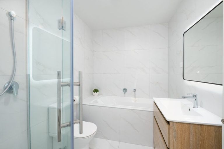 Photo of property in 42e Donegal Park Drive, Flat Bush, Auckland, 2019