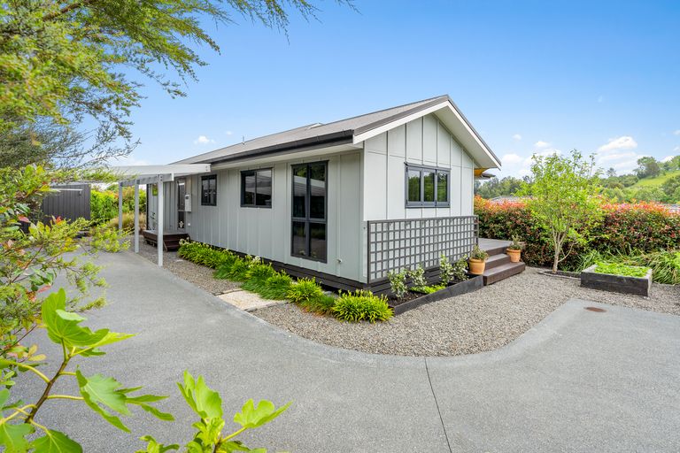 Photo of property in 6 Laly Haddon Place, Matakana, Warkworth, 0985