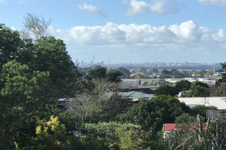 Photo of property in 22 Hartley Terrace, Massey, Auckland, 0614