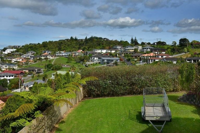 Photo of property in 18 Montcalm Close, Orewa, 0931