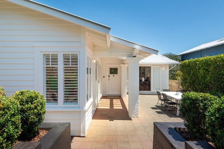 Photo of property in 7a North Avenue, Narrow Neck, Auckland, 0624