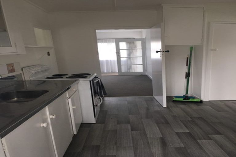 Photo of property in 52 Beach Haven Road, Beach Haven, Auckland, 0626