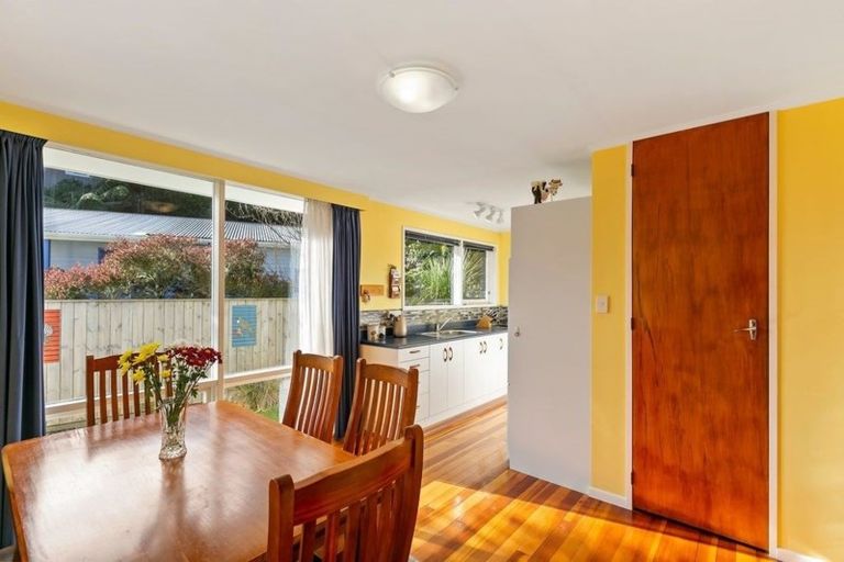Photo of property in 5 Silverbirch Grove, Churton Park, Wellington, 6037