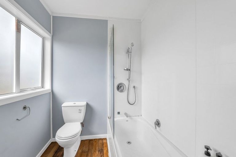 Photo of property in 2 Bone Crescent, Hawera, 4610