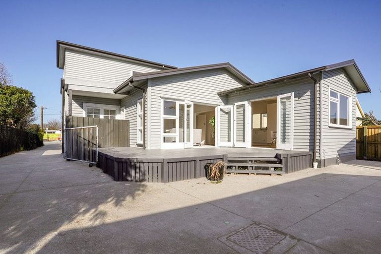 Photo of property in 21 Wainoni Road, Wainoni, Christchurch, 8061