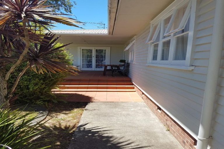 Photo of property in 32 Youngs Road, Papakura, 2110