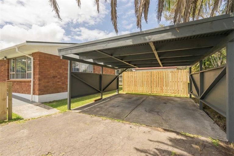 Photo of property in 70 Taikata Road, Te Atatu Peninsula, Auckland, 0610