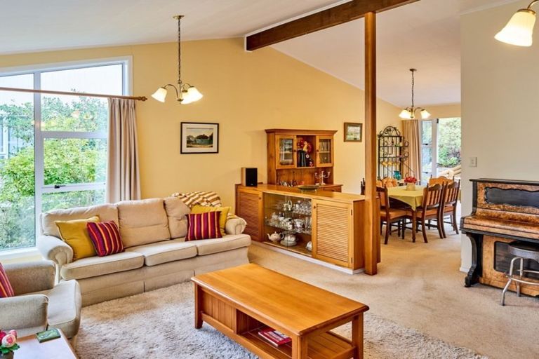 Photo of property in 21 Lupin Terrace, Tawa, Wellington, 5028