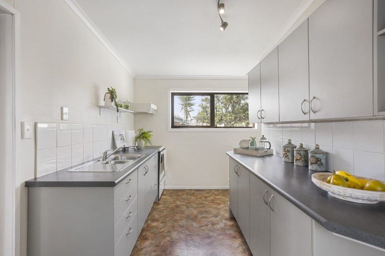 Photo of property in 23 Melandra Road, Stanmore Bay, Whangaparaoa, 0932