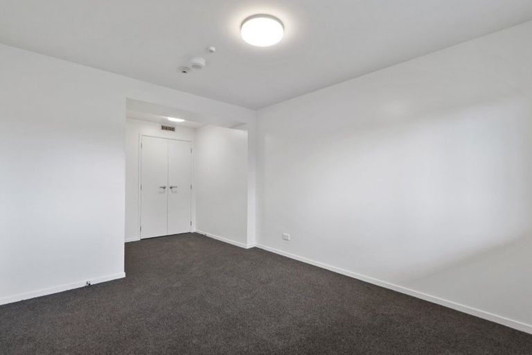 Photo of property in 1b/4045 Great North Road, Glen Eden, Auckland, 0602