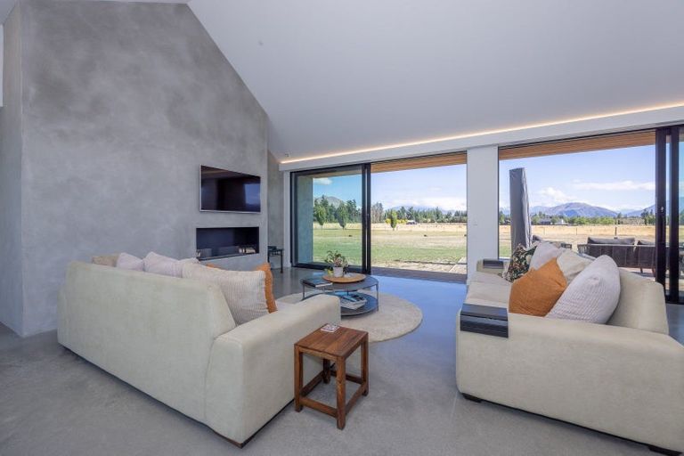 Photo of property in 10 Little Orchard Way, Wanaka, 9382