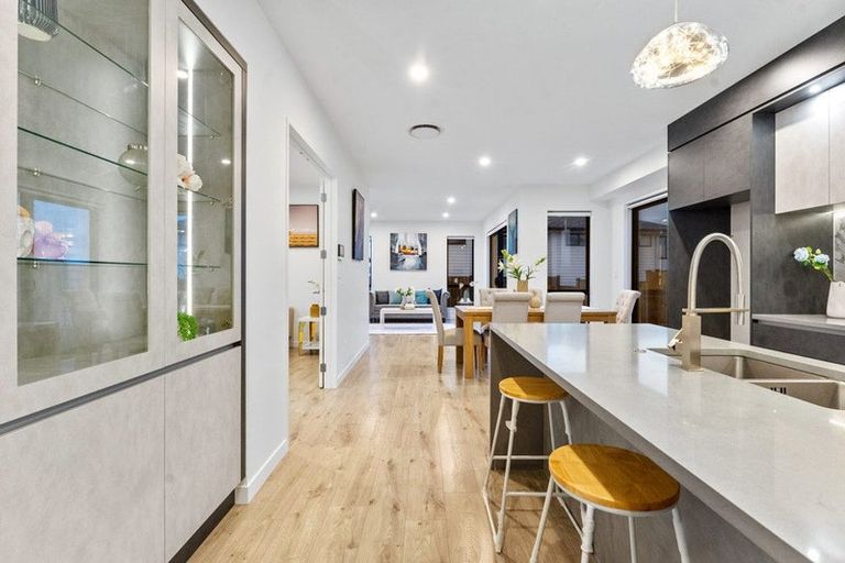 Photo of property in 25 Henriette Place, Totara Park, Auckland, 2105
