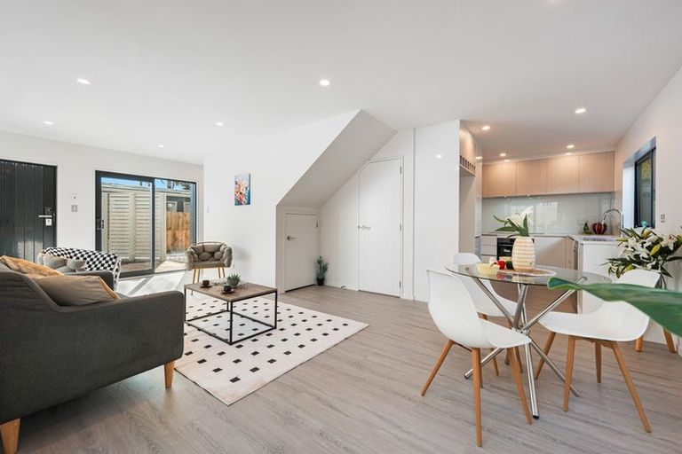 Photo of property in 15b Renata Crescent, Te Atatu Peninsula, Auckland, 0610