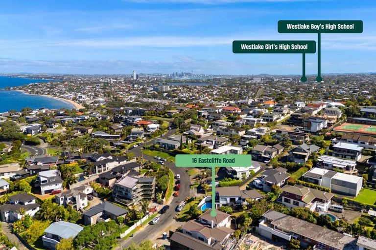 Photo of property in 16 Eastcliffe Road, Castor Bay, Auckland, 0620