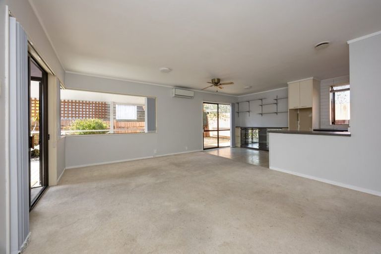 Photo of property in 32 Ribblesdale Road, Henderson, Auckland, 0612