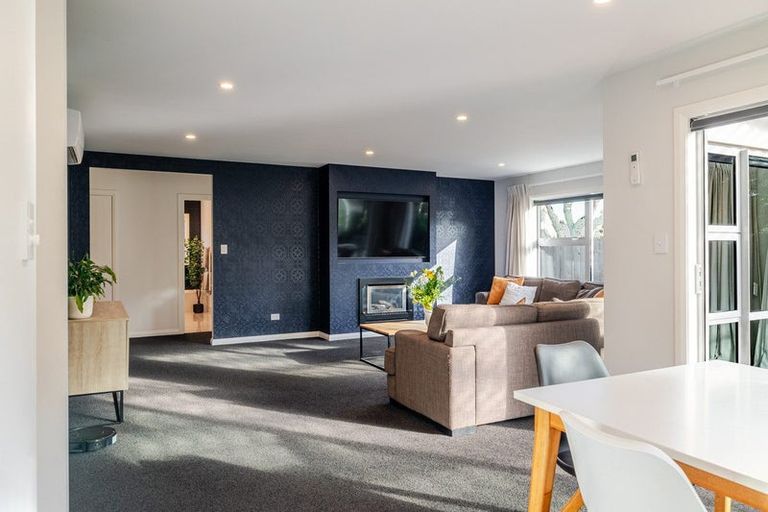 Photo of property in 2a Alton Place, Hokowhitu, Palmerston North, 4410