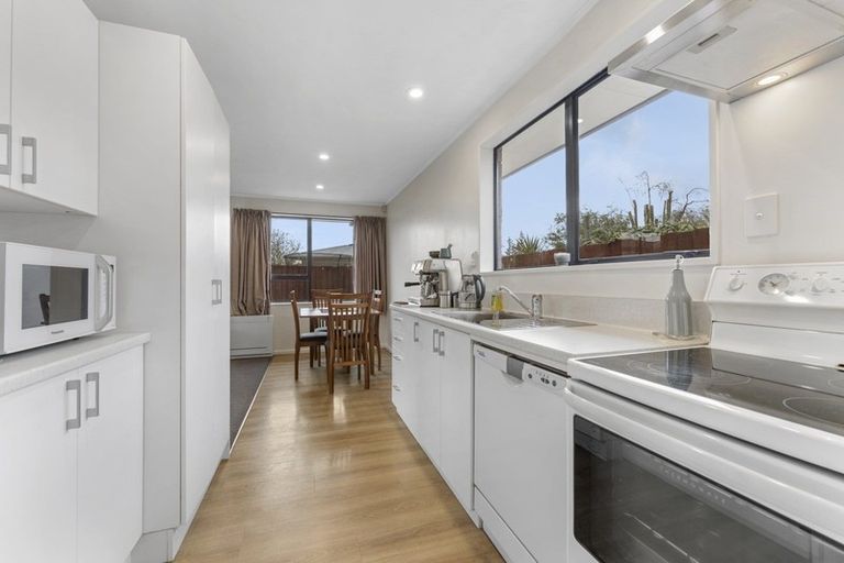Photo of property in 25 La Perouse Place, Northcote, Christchurch, 8052