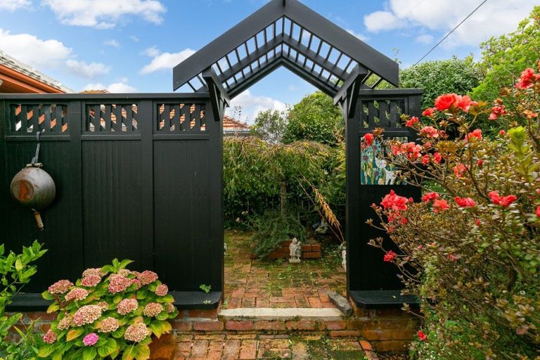 Photo of property in 122 Cashmere Avenue, Khandallah, Wellington, 6035