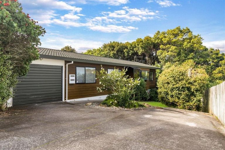 Photo of property in 2/6 Fernlea Rise, Bayview, Auckland, 0629