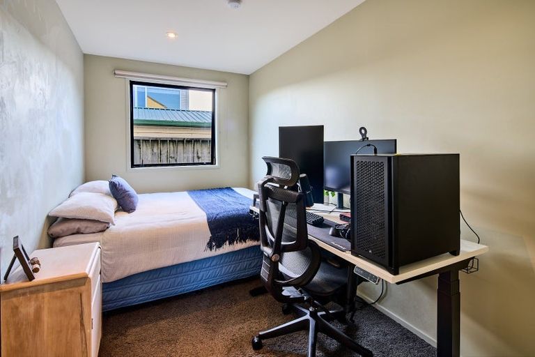 Photo of property in 2 Toms Road, Titahi Bay, Porirua, 5022