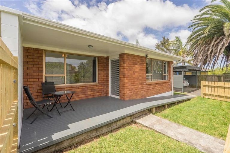 Photo of property in 70 Taikata Road, Te Atatu Peninsula, Auckland, 0610