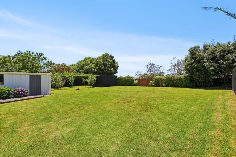 Photo of property in 6 Vela Place, Clarks Beach, 2122