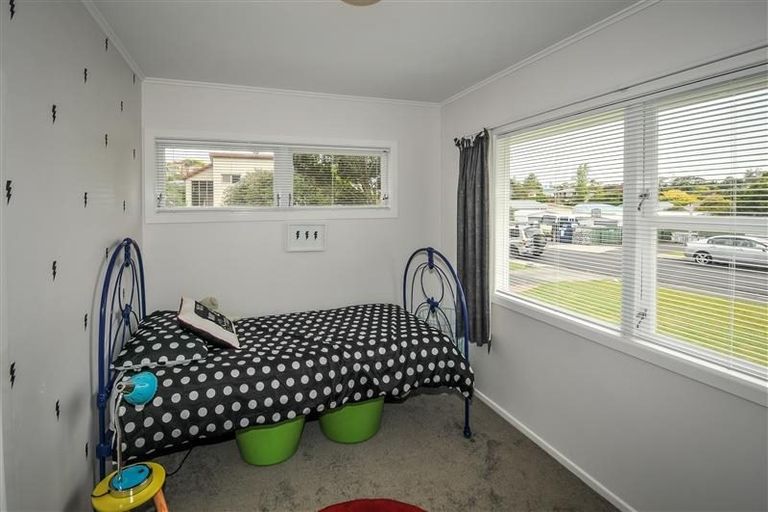 Photo of property in 3 Wykeham Place, Glenfield, Auckland, 0629