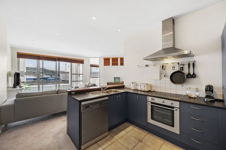 Photo of property in Stadium Garden Flats, 309/107 Thorndon Quay, Pipitea, Wellington, 6011