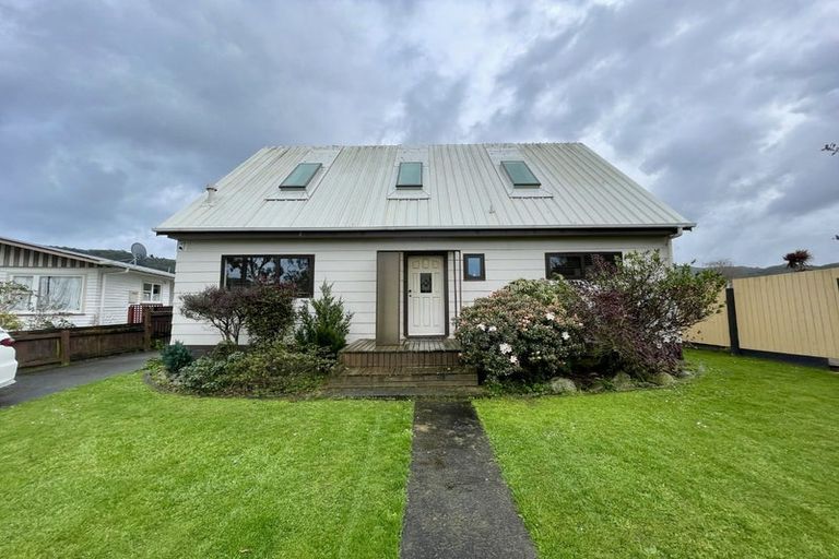 Photo of property in 53 Parkway, Wainuiomata, Lower Hutt, 5014