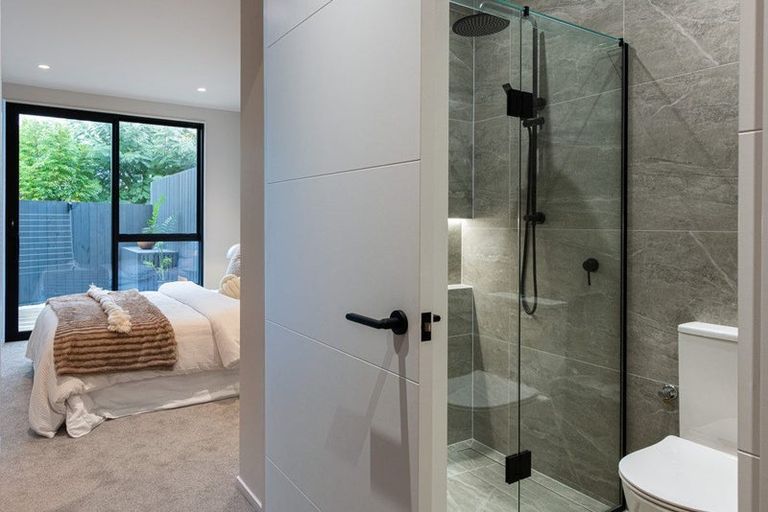 Photo of property in 15b Kiri Place, Mairangi Bay, Auckland, 0630