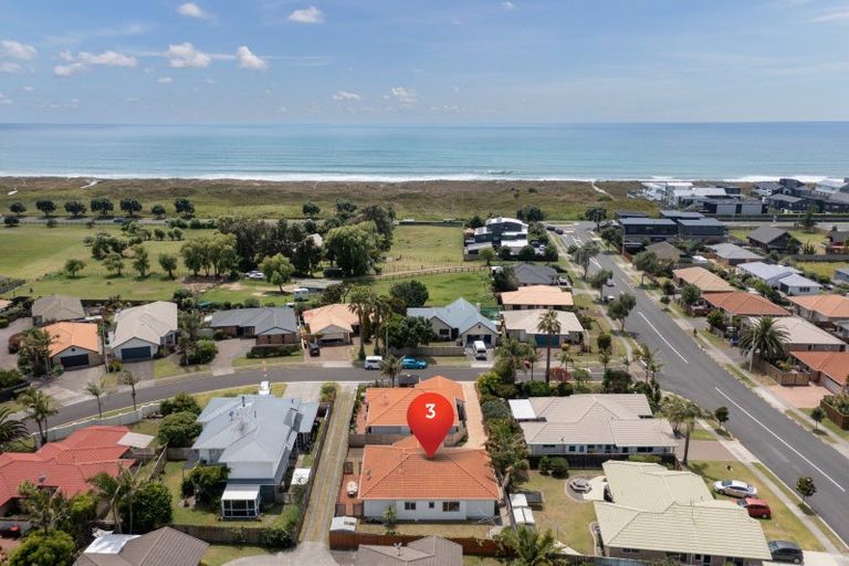 Photo of property in 102 Omapere Street, Whitby, Porirua, 5024