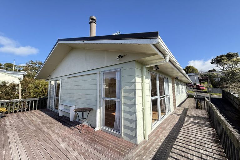 Photo of property in 3 Celeste Place, Totara Vale, Auckland, 0627