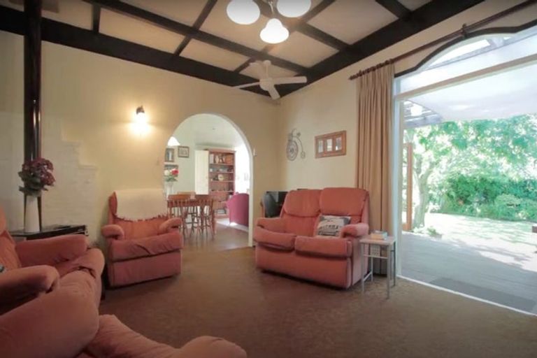 Photo of property in 100 Roberts Road, Te Atatu South, Auckland, 0610
