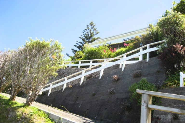 Photo of property in 116 Nicholson Road, Khandallah, Wellington, 6035