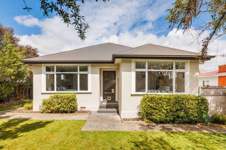 Photo of property in 32 Milton Street, Roslyn, Palmerston North, 4414